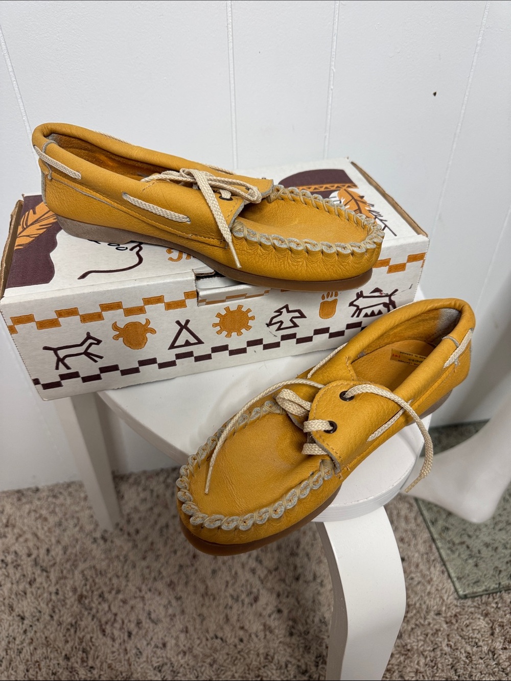 Indian moccasins brand new women’s 6 leather